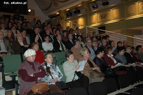 Cała sala śpiewała pieśni patriotyczne