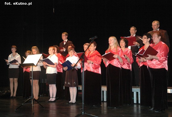 Cała sala śpiewała pieśni patriotyczne