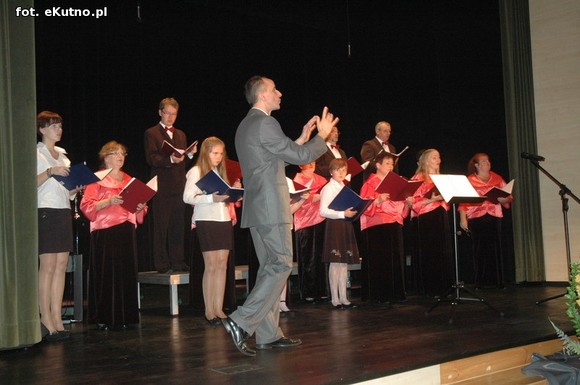 Cała sala śpiewała pieśni patriotyczne