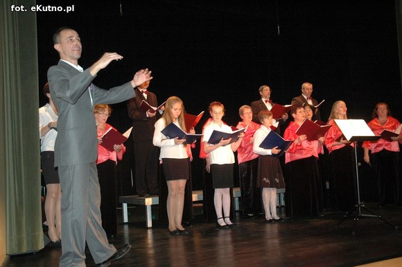 Cała sala śpiewała pieśni patriotyczne