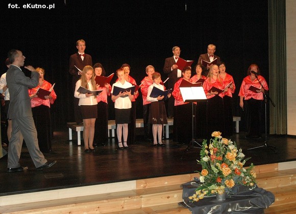 Cała sala śpiewała pieśni patriotyczne