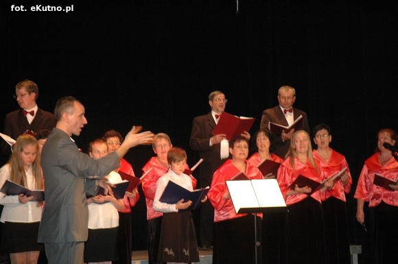 Cała sala śpiewała pieśni patriotyczne