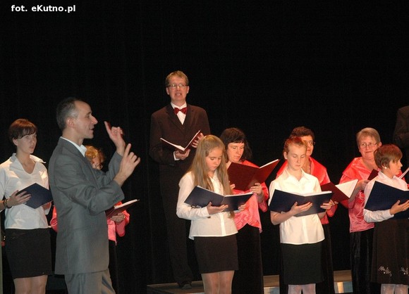 Cała sala śpiewała pieśni patriotyczne