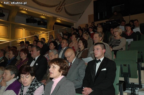 Cała sala śpiewała pieśni patriotyczne