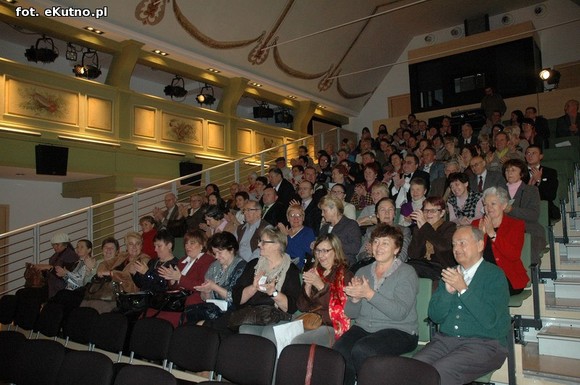 Cała sala śpiewała pieśni patriotyczne