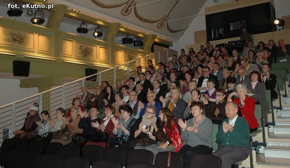 Cała sala śpiewała pieśni patriotyczne