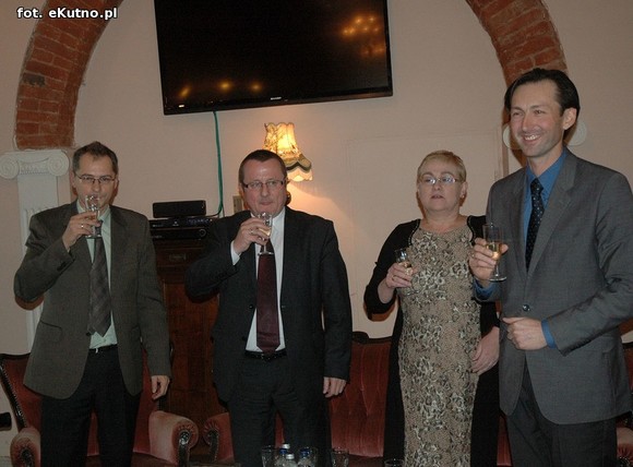 Rychtelski nie zginął 11 listopada, postrzelony dziennikarz na placu Piłsudskiego i kłótliwi Żydzi.  Nowa książka Saramonowicza