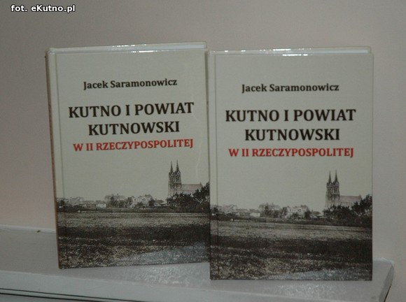 Rychtelski nie zginął 11 listopada, postrzelony dziennikarz na placu Piłsudskiego i kłótliwi Żydzi.  Nowa książka Saramonowicza