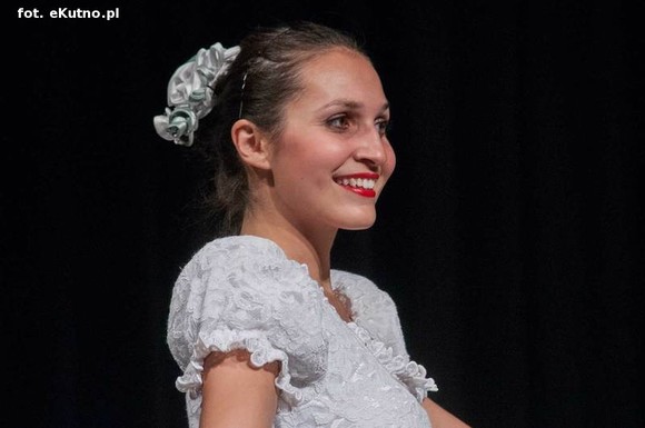 A oni wyrośli z wierzbami nad Wisłą. Exportowy zespół ludowy z Płocka na kutnowskiej scenie