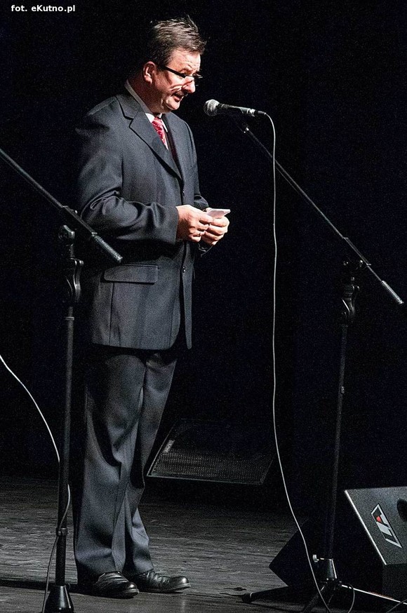 A oni wyrośli z wierzbami nad Wisłą. Exportowy zespół ludowy z Płocka na kutnowskiej scenie