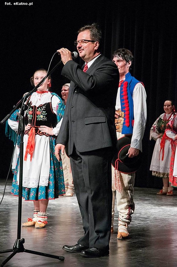 A oni wyrośli z wierzbami nad Wisłą. Exportowy zespół ludowy z Płocka na kutnowskiej scenie
