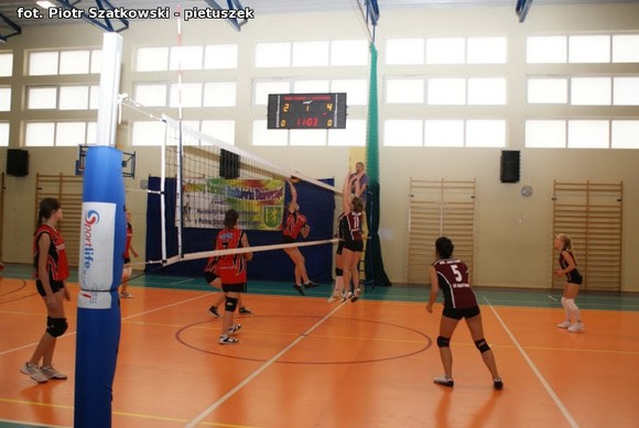 Dziewczyny z Kasprowicza wygrały V Powiatowy Turniej Siatkówki Dziewcząt z okazji Święta Niepodległości