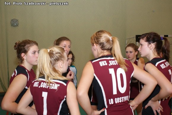 Dziewczyny z Kasprowicza wygrały V Powiatowy Turniej Siatkówki Dziewcząt z okazji Święta Niepodległości