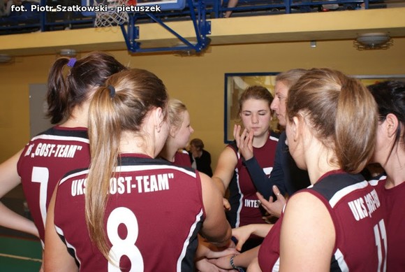 Dziewczyny z Kasprowicza wygrały V Powiatowy Turniej Siatkówki Dziewcząt z okazji Święta Niepodległości
