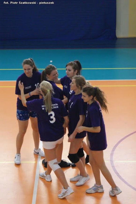 Dziewczyny z Kasprowicza wygrały V Powiatowy Turniej Siatkówki Dziewcząt z okazji Święta Niepodległości