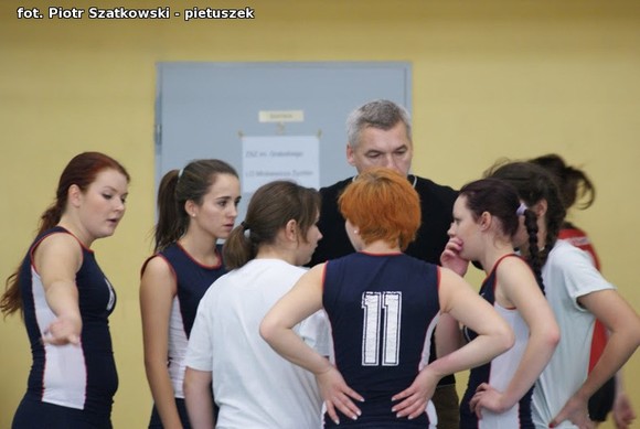 Dziewczyny z Kasprowicza wygrały V Powiatowy Turniej Siatkówki Dziewcząt z okazji Święta Niepodległości