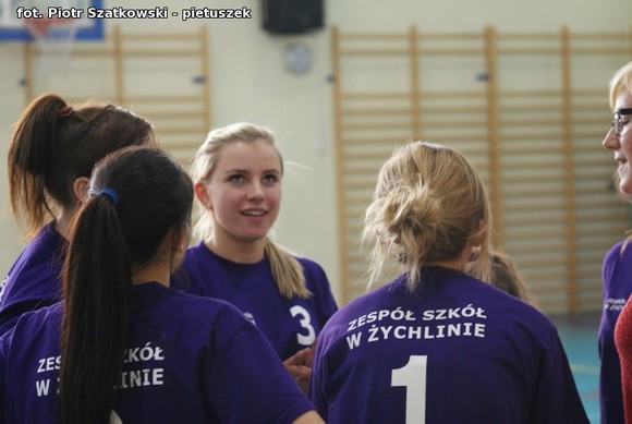 Dziewczyny z Kasprowicza wygrały V Powiatowy Turniej Siatkówki Dziewcząt z okazji Święta Niepodległości
