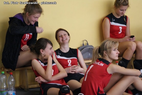 Dziewczyny z Kasprowicza wygrały V Powiatowy Turniej Siatkówki Dziewcząt z okazji Święta Niepodległości