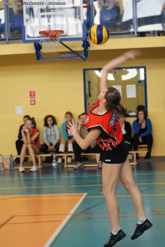 Dziewczyny z Kasprowicza wygrały V Powiatowy Turniej Siatkówki Dziewcząt z okazji Święta Niepodległości