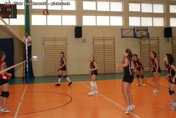 Dziewczyny z Kasprowicza wygrały V Powiatowy Turniej Siatkówki Dziewcząt z okazji Święta Niepodległości