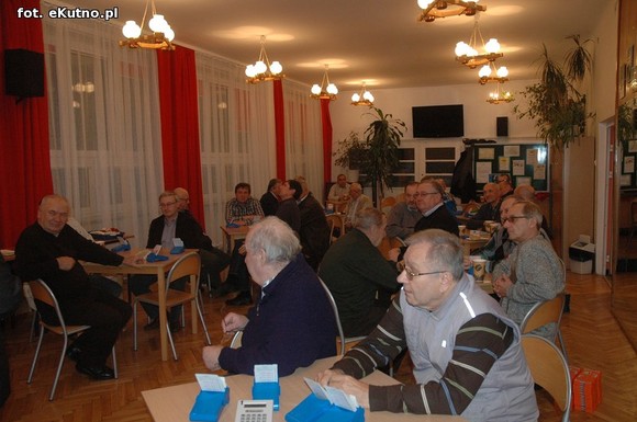 Para z Kutna wygrała turniej brydżowy na Święto Niepodległości w Staszicu