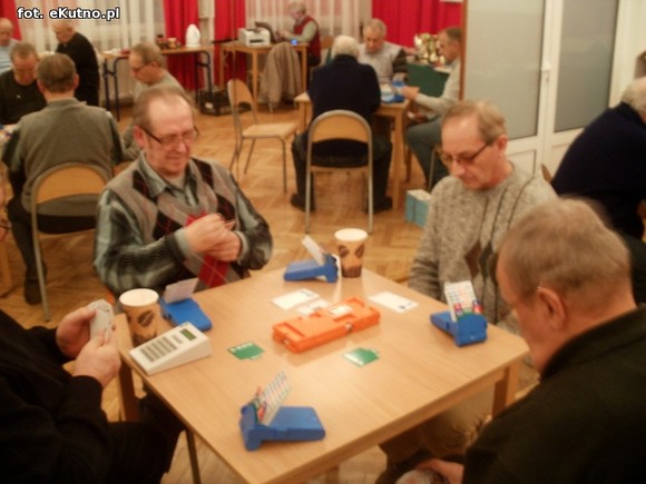 Para z Kutna wygrała turniej brydżowy na Święto Niepodległości w Staszicu