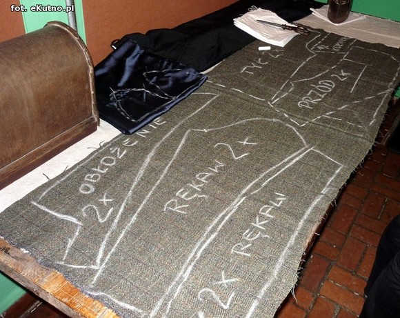 Pierścionek znaleziony w końskim gnoju. Wystawa historyczna o krośniewickich Żydach