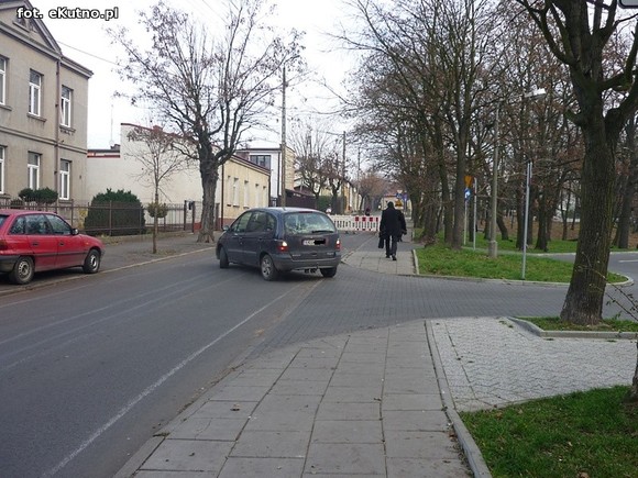 Kierowcy mają pretensje do drogowców, ale sami jeżdżą na pamięć