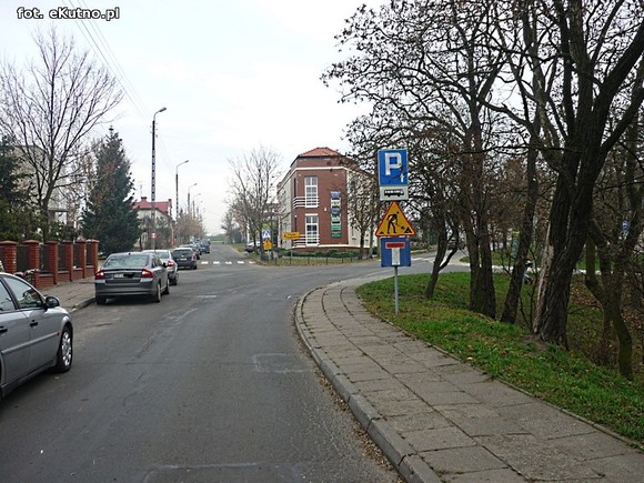 Kierowcy mają pretensje do drogowców, ale sami jeżdżą na pamięć