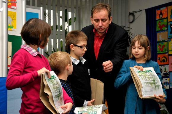 Papierowy świat zwierząt w Urzędzie Miasta