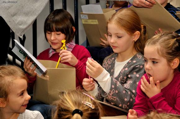 Papierowy świat zwierząt w Urzędzie Miasta