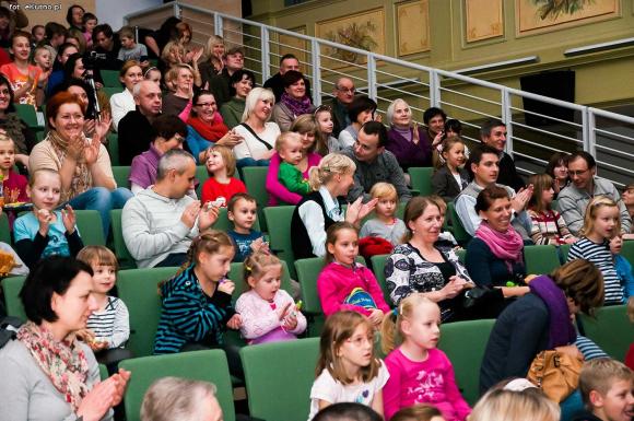 Teatr Puszek: Nie ma tego złego dla małej kutnowskiej publiczności