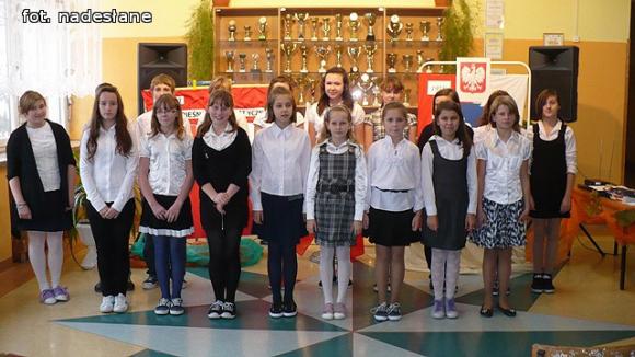 Koncert Pieśni Patriotycznej w Szkole Podstawowej im. Marii Kownackiej w Grabowie