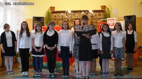 Koncert Pieśni Patriotycznej w Szkole Podstawowej im. Marii Kownackiej w Grabowie