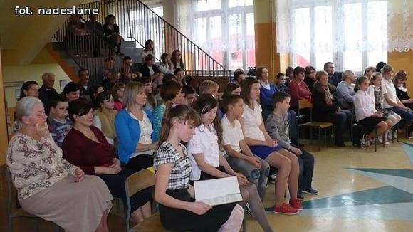 Koncert Pieśni Patriotycznej w Szkole Podstawowej im. Marii Kownackiej w Grabowie