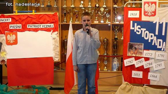 Koncert Pieśni Patriotycznej w Szkole Podstawowej im. Marii Kownackiej w Grabowie