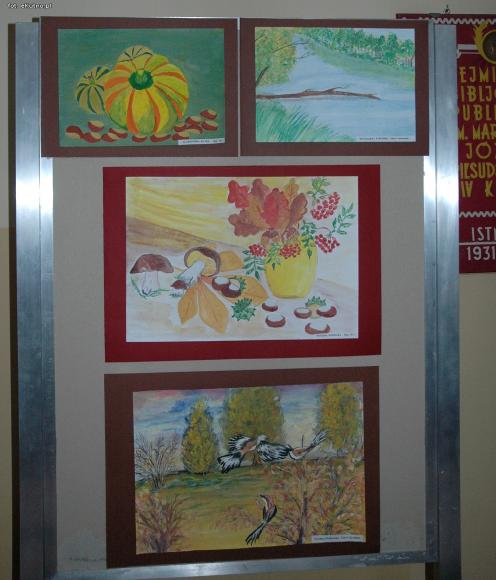 Zobacz w bibliotece wystawę pt. Barwy jesieni