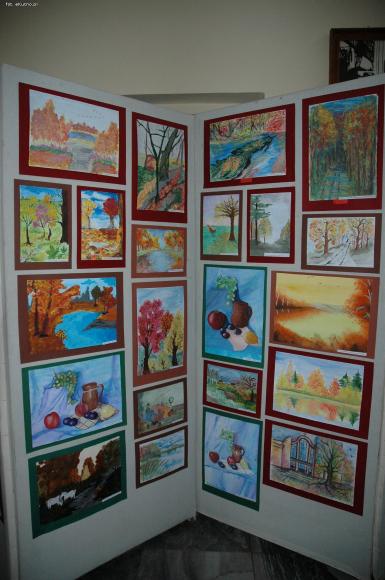 Zobacz w bibliotece wystawę pt. Barwy jesieni