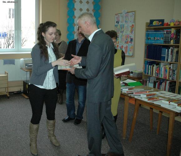 Zobacz w bibliotece wystawę pt. Barwy jesieni