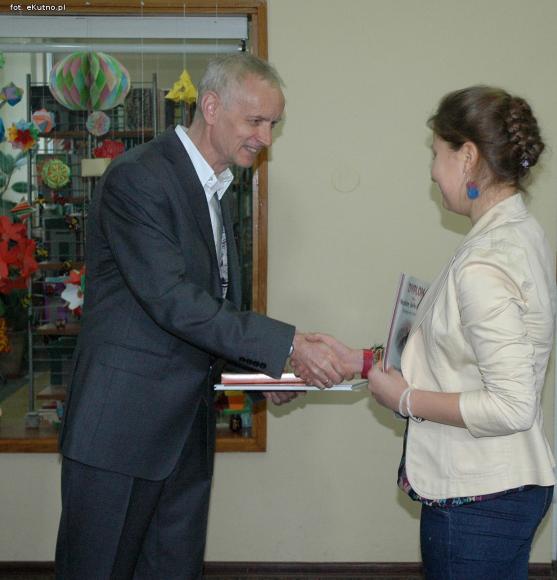 Zobacz w bibliotece wystawę pt. Barwy jesieni