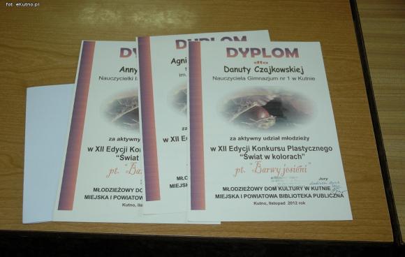 Zobacz w bibliotece wystawę pt. Barwy jesieni