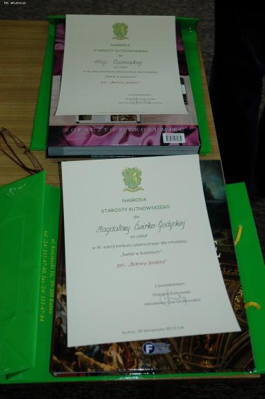 Zobacz w bibliotece wystawę pt. Barwy jesieni