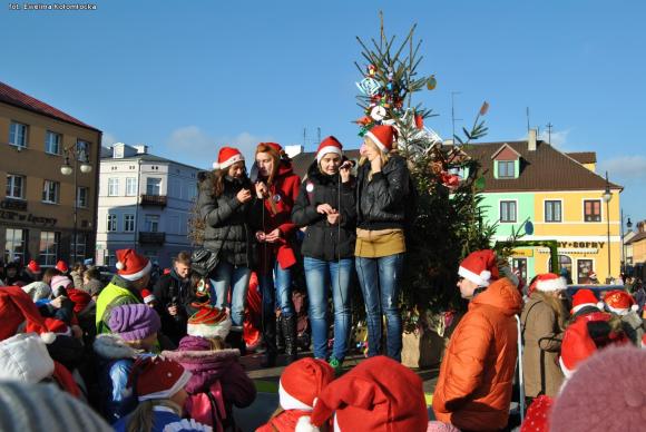 Na wielkiej paradzie mikołajów. VIII Rajd Mikołajkowy łęczyckiego Oddziału PTTK