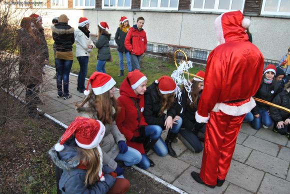 Na wielkiej paradzie mikołajów. VIII Rajd Mikołajkowy łęczyckiego Oddziału PTTK