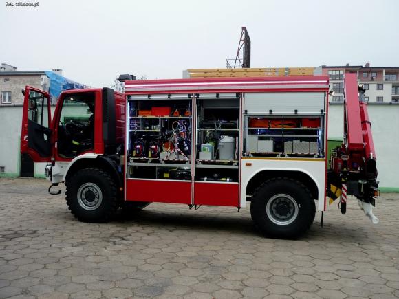 Kutnowscy strażacy wzbogacili się o nowy specjalistyczny samochód