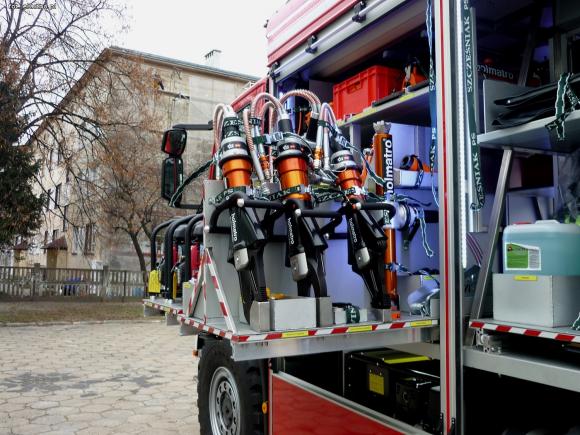 Kutnowscy strażacy wzbogacili się o nowy specjalistyczny samochód