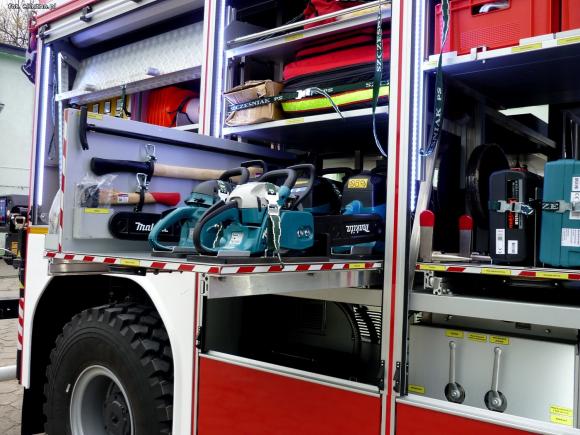 Kutnowscy strażacy wzbogacili się o nowy specjalistyczny samochód