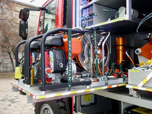 Kutnowscy strażacy wzbogacili się o nowy specjalistyczny samochód