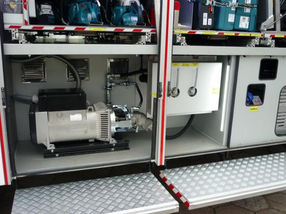 Kutnowscy strażacy wzbogacili się o nowy specjalistyczny samochód