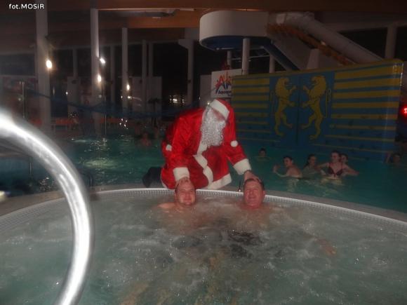 Mikołaj w parku wodnym i na lodowisku